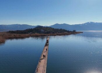 Η εκπομπή του ΣΚΑΪ “Όπου υπάρχει Ελλάδα” ταξιδεύει στις μαγικές Πρέσπες σήμερα το μεσημέρι