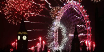 Πρωτοχρονιά 2025: Πώς υποδέχτηκε ο πλανήτης το νέο έτος – Με χαρά, ελπίδα αλλά και με διαδηλώσεις και black out