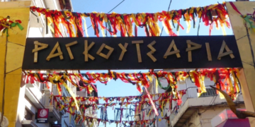 Θεοφάνια: Οι τολμηροί βουτηχτάδες, τα Ραγκουτσάρια και τα έθιμα που αναβιώνουν στη Βόρεια Ελλάδα