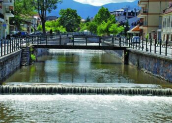 Θεοφάνεια στη Φλώρινα και ρίψη του Τιμίου Σταυρού στον ποταμό Σακουλέβα