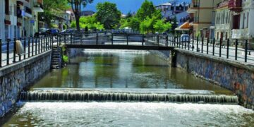 Θεοφάνεια στη Φλώρινα και ρίψη του Τιμίου Σταυρού στον ποταμό Σακουλέβα