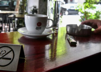 Αλκοόλ και τσιγάρα μόνο με ταυτότητα πλέον – Νέες απαγορεύσεις, έρχονται αυστηρές ποινές