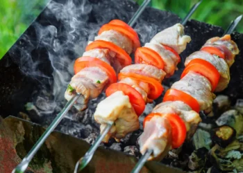 Τσικνοπέμπτη 2025: Πότε πέφτει