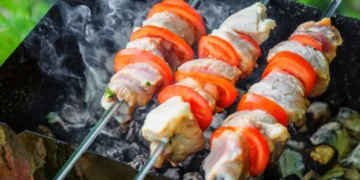 Τσικνοπέμπτη 2025: Πότε πέφτει