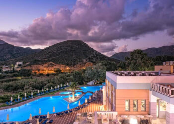 6.000 κενές θέσεις εργασίας στην Κρήτη στον κλάδο του Τουρισμού