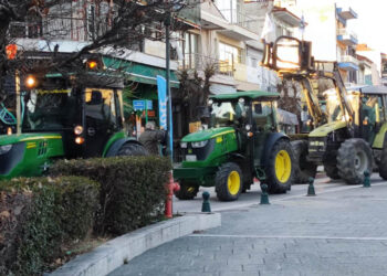 Συλλαλητήριο των αγροτών με τρακτέρ στην πλατεία της Πτολεμαΐδας (Φωτογραφίες και βίντεο)