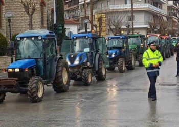 Φωτογραφίες: Πορεία των αγροτών με τρακτέρ μέσα από το κέντρο της Πτολεμαΐδας