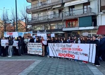 Φλώρινα: Μεγάλη συμμετοχή στο συλλαλητήριο για τα Τέμπη