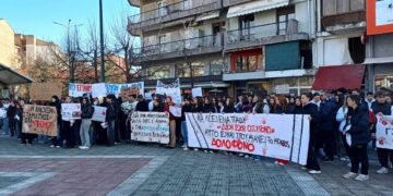 Φλώρινα: Μεγάλη συμμετοχή στο συλλαλητήριο για τα Τέμπη