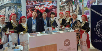 Δυναμικό παρών έδωσε η Καστοριά στη Διεθνή Έκθεση Τουρισμού της Ρουμανίας (Φωτογραφίες)