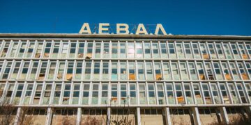 Χωρίς αξιοπρεπείς χώρους υγιεινής οι τεχνικές υπηρεσίες στην π. ΑΕΒΑΛ -«Οι εργαζόμενοι φτάνουν στο σημείο να κάνουν την ανάγκη τους στα δέντρα»