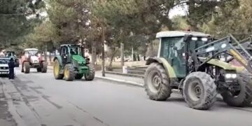 Μπλόκο Αντιγόνου: Βγήκαν με τα τρακτέρ στο Αμύνταιο – Συνεχίζουν τις κινητοποιήσεις