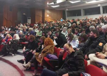 Η Πτολεμαΐδα γέλασε “με την ψυχή της” στο γεμάτο Πνευματικό Κέντρο με την κωμωδία “ΑΜΕΤΙ ΜΟΥ ΧΑΜΕΤΙ 2”