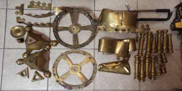 Πτολεμαΐδα: Έκλεψαν 2 μπρούτζινα μανουάλια από παρεκκλήσι και τους “έπιασαν” στην Έδεσσα