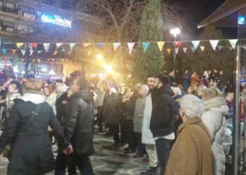 “Βούλιαξε” από κόσμο η Κεντρική Πλατεία Πτολεμαΐδας στην κοινή Εκδήλωση των 11 Πολιτιστικών Συλλόγων Εορδαίας! (ρεπορτάζ της Κούλας Πουλασιχίδου)