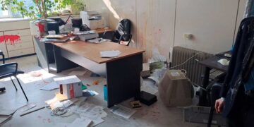 Επίθεση από κουκουλοφόρους στον πρόεδρο του τμήματος Μαθηματικών του ΕΚΠΑ – Απείλησαν ότι θα τον σκοτώσουν