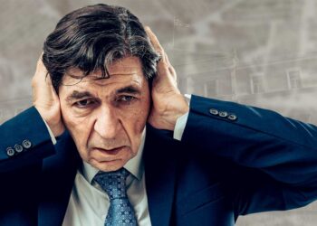 Η θεατρική παράσταση «ΕΚΤΟΣ ΥΛΗΣ reloaded» με τον Γεράσιμο Σκιαδαρέση το Σάββατο 8/3 στην Πτολεμαΐδα