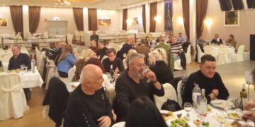 Σύλλογοι και σωματεία της ΠΕ Κοζάνης γνώρισαν τη διοίκηση του Επιμελητηρίου και αντάλλαξαν απόψεις σε ένα παραγωγικό γεύμα εργασίας