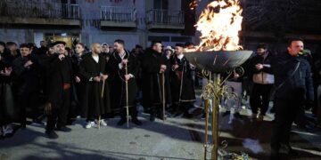 Άναψε ο Φανός “Πηγάδ’ απ’ το Κεραμαριό” στην Κοζάνη (Φωτογραφίες)