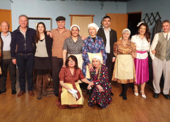 Γεμάτο το Πνευματικό Κέντρο Πτολεμαΐδας στην παράσταση “Ρωξάνα και Βαρβάρα” της Ένωσης Ποντίων Πιερίας (Φωτογραφίες)