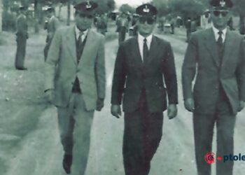 Φιλική-μαθητική παρέα στην κλασική βόλτα του Σαββατοκύριακου το 1956 – Από τη στήλη του Γ. Καζαντζή στον ΠΑΛΜΟ