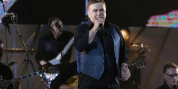 Πέθανε ο τραγουδιστής Μανώλης Λιδάκης, σε ηλικία 65 ετών