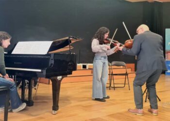 Ο καθηγητής του ΠΑΜΜΑΚ Δημήτρης Χανδράκης παρέδωσε σεμινάριο στους μαθητές του Μουσικού Σχολείου Πτολεμαΐδας