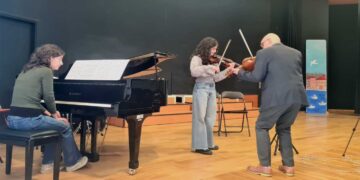 Ο καθηγητής του ΠΑΜΜΑΚ Δημήτρης Χανδράκης παρέδωσε σεμινάριο στους μαθητές του Μουσικού Σχολείου Πτολεμαΐδας