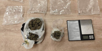 Καστοριά: Έφοδος της αστυνομίας σε «καβάντζα» – Συνέλαβαν 20χρονο διακινητή ναρκωτικών