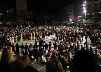 Μεγάλο Ποντιακό Γλέντι “βούλιαξε” την Πλατεία της Κοζάνης – Ηχηρό μήνυμα συμπαράστασης για τα Τέμπη (βίντεο μιας ώρας Top Channel)