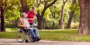 Ζαχαράκη: Θα αυξήσουμε τους ωφελούμενους στο πιλοτικό πρόγραμμα του Προσωπικού Βοηθού