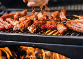 Τσικνοπέμπτη με ασφάλεια: Τι πρέπει να προσέξετε στο ψήσιμο