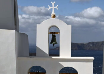 Οι σεισμολόγοι «βλέπουν» σεισμό 6-6.5 ρίχτερ, τα σενάρια για το ηφαίστειο της Σαντορίνης – Ζωντανή εικόνα από το νησί