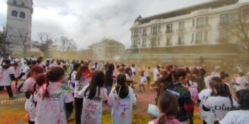 Πλημμύρισε με εκατοντάδες παιδιά η πλατεία της Κοζάνης- Χαμός για τα sourd games