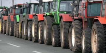Κοζάνη: Συμβολική μηχανοκίνητη πορεία διαμαρτυρίας με 57 τρακτέρ, στη μνήμη των θυμάτων των Τεμπών
