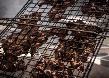 Τσικνοπέμπτη 2025 στα σχολεία: Τσίκνισμα, ψησταριές και απαγορεύσεις – Τι ισχύει τελικά