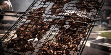 Τσικνοπέμπτη 2025 στα σχολεία: Τσίκνισμα, ψησταριές και απαγορεύσεις – Τι ισχύει τελικά