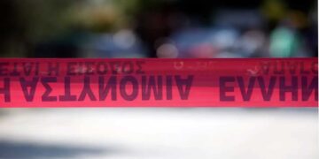 Σοκ στη Θεσσαλονίκη: Μαχαίρωσε μέχρι θανάτου την 44χρονη σύζυγό του και έπεσε από το μπαλκόνι