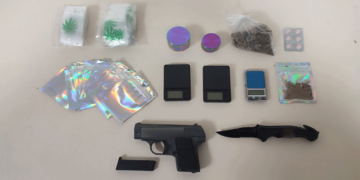 Συνελήφθησαν δύο 19χρονοι στην Πτολεμαΐδα γιατί πέρασαν με κόκκινο – Στα σπίτια τους βρέθηκαν κάνναβη, χάπια και όπλα