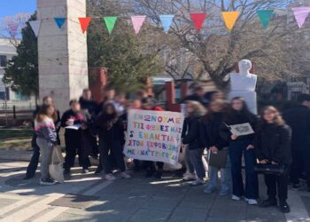 Τραγουδώντας γιόρτασαν οι μαθητές της Πτολεμαΐδας την Πανελλήνια Ημέρα κατά του Σχολικού Εκφοβισμού