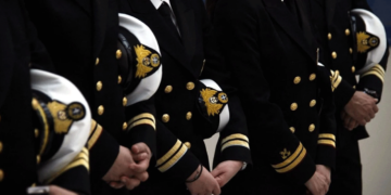 Διψήφιες οι αυξήσεις για τους Ένστολους που ανακοινώνονται σήμερα: Ο χρόνος, οι ωφελούμενοι και ο «κουμπαράς» του Πενταγώνου