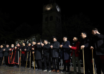 Άναψε ο Φανός Λάκκος τ’ Μάγγαν το βράδυ του Σαββάτου (Φώτο + Βίντεο)