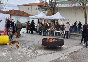 “Τσικνίζει” σε Αποκριάτικο ρυθμό η Γαλάτεια την Κυριακή της Αποκριάς (Φωτογραφίες)