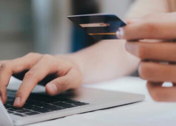 Επιδόματα: Από 15 Μαρτίου οι αλλαγές – Πως θα λειτουργεί η προπληρωμένη κάρτα