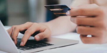 Επιδόματα: Από 15 Μαρτίου οι αλλαγές – Πως θα λειτουργεί η προπληρωμένη κάρτα