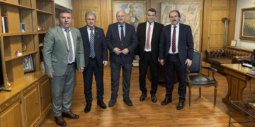 Κλιμάκιο Περιφέρειας στο ΥΠΑΑΤ – Τα αγροκτηνοτροφικά θέματα και οι υποδομές της Καστοριάς στο επίκεντρο της συζήτησης