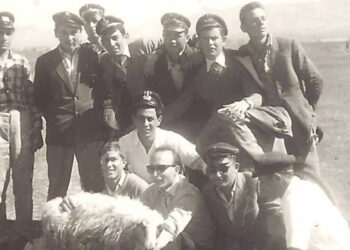 Μαθητές του Οκτατάξιου Γυμνασίου Πτολεμαΐδας, το 1954 – Από τη στήλη του Γ. Καζαντζή στον ΠΑΛΜΟ