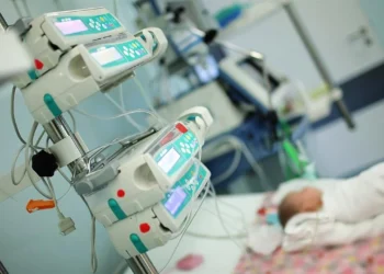 Νεογνά και Παιδιά της Δυτικής Μακεδονίας σε… «διακομιδή»- Τα στοιχεία του Υπουργείου Υγείας και η «θολή» απάντηση Γεωργιάδη για ΜΕΝ Νεογνών και ΜΕΘ Παίδων