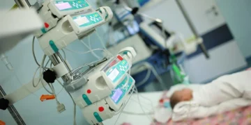 Νεογνά και Παιδιά της Δυτικής Μακεδονίας σε… «διακομιδή»- Τα στοιχεία του Υπουργείου Υγείας και η «θολή» απάντηση Γεωργιάδη για ΜΕΝ Νεογνών και ΜΕΘ Παίδων