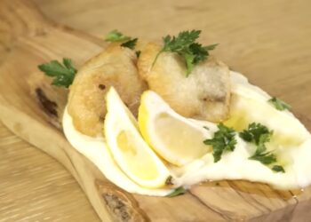 Παραδοσιακός μπακαλιάρος σκορδαλιά, δια χειρός Άκη Πετρετζίκη